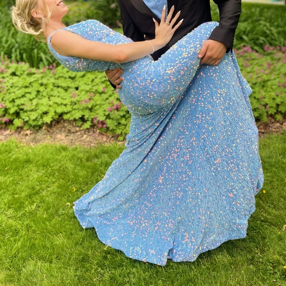 Selling my blue sparkly prom dress! Size SM,  altered to fit a bit tighter. - Picture 3 of 4